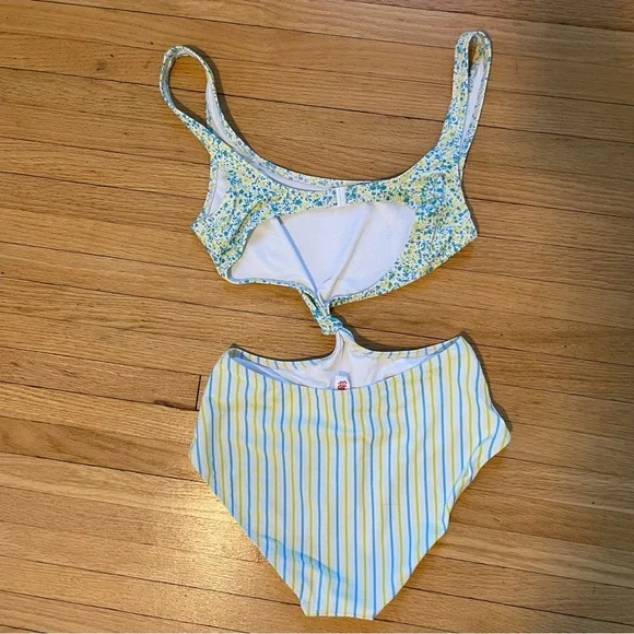 NEW SOLID & STRIPED Bailey Blue Floral and Yellow Striped Cutout One Piece Sz S - Picture 4 of 6
